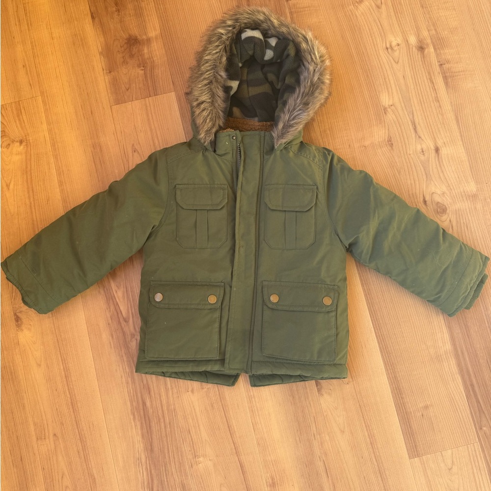 Boy. 3T carters green  parka